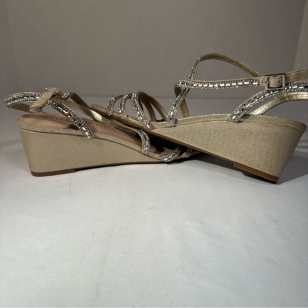 Kelly & Katie Tahada Wedge Sandal  W Size 9.5 M  Gold & Silver Tones Summer Sand - Picture 7 of 9